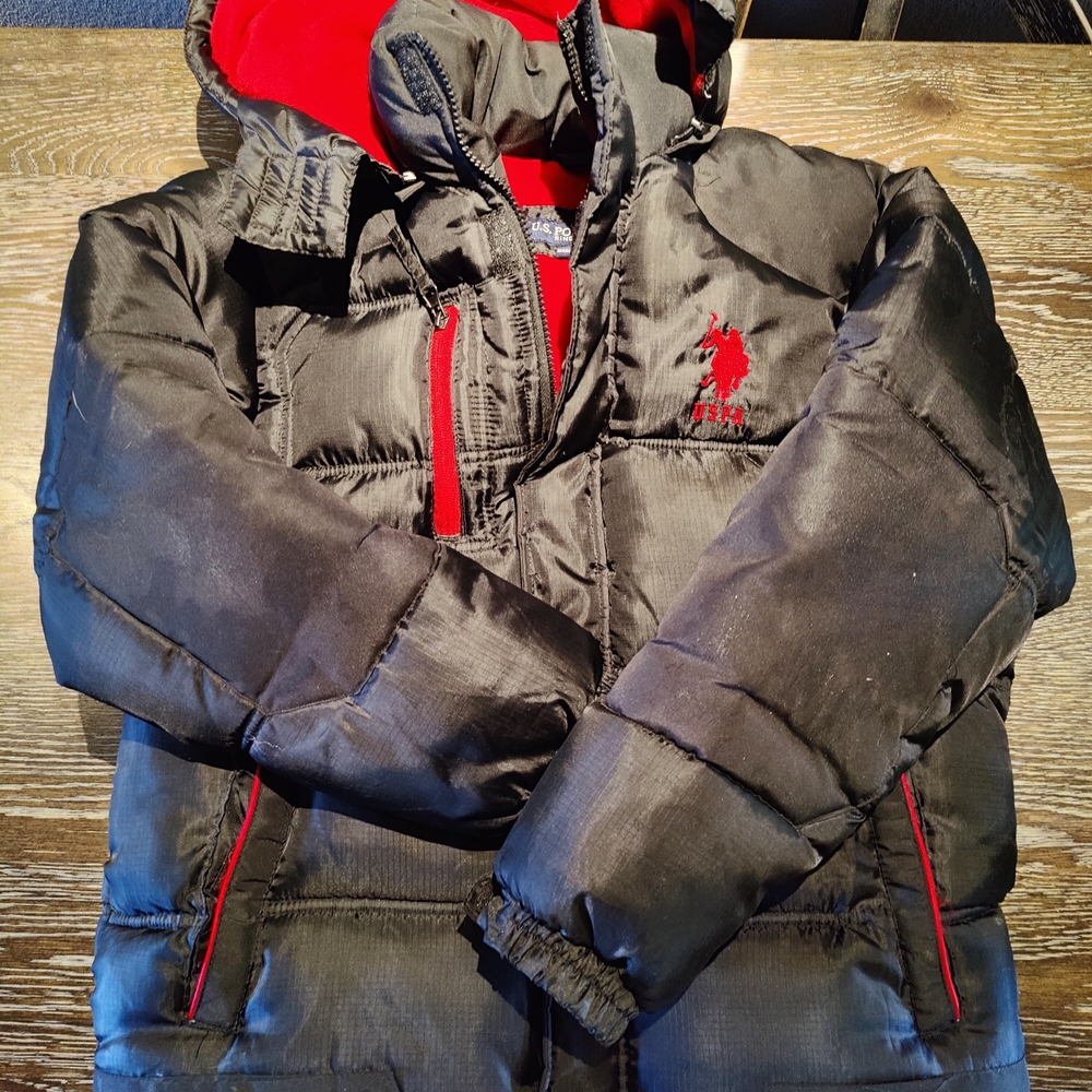 US Polo Club Kids Puffer Jacket in Black and Red